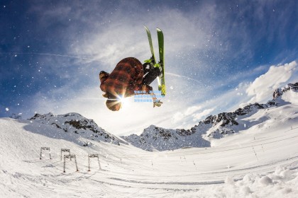 雪耀长白，再铸辉煌，吕澳勇夺吉林国际高山滑雪挑战赛第二冠